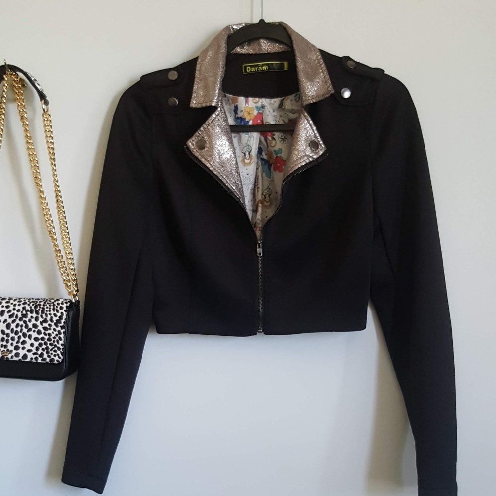 Black cropped motto blazer jacket w/ gold collar